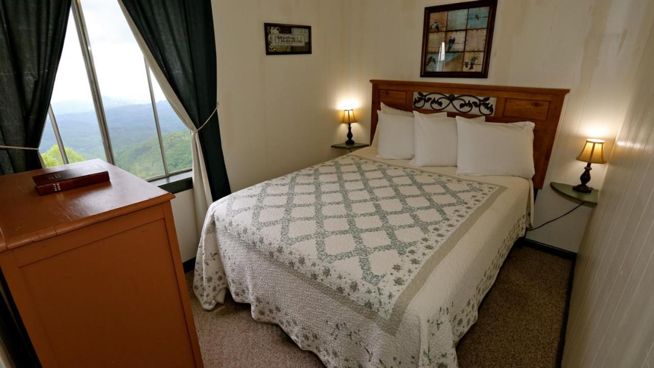 Alpine Inn Little Switzerland Exteriör bild