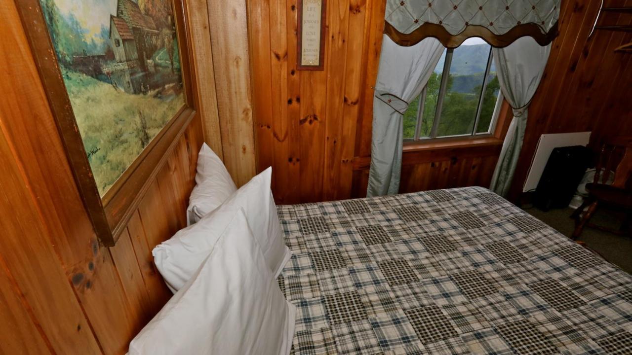 Alpine Inn Little Switzerland Exteriör bild